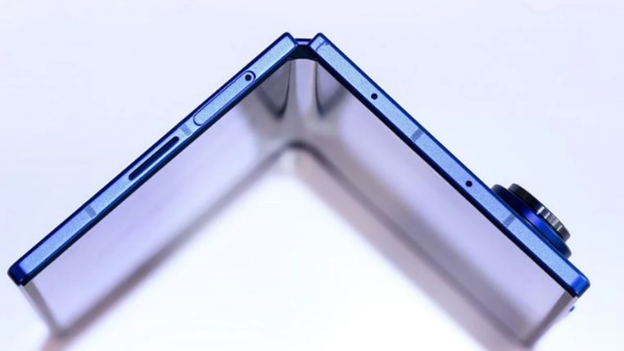 مواصفات هاتف Galaxy Z Wide Fold الجديد في منافسة مباشرة مع آيفون القابل للطي